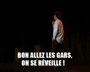 Gif avec les tags : bouge,cul,gag,jean jean,les gars,rythme,réveil