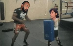 Gif avec les tags : baston,boxe,combat,coup de pied