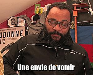 Gif avec les tags : Dieudo,une envie de vomir,vomir