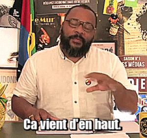 Gif avec les tags : Dieudo,laisser tomber,ça vient d'en haut