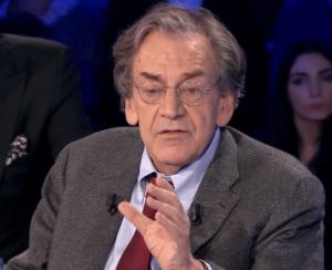 Gif avec les tags : Alain,Finkielkraut,attention,couché,est,finky,main,on,parkinson,pas,tremblotte
