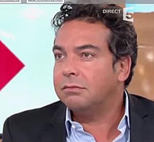 Gif avec les tags : Patrick Cohen,dégoût,grimace,réaction