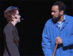 Gif avec les tags : choc,peur,régisseur