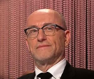 Gif avec les tags : CRIF,Jakubowicz,LICRA,approbation,opiner du chef,oui,regard,sourire