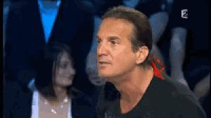 Gif avec les tags : Francis Lalanne,agressivité,condamnation,discussion