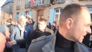 Gif avec les tags : Valls,baston,fight,garde du corps