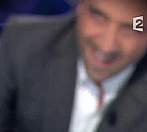 Gif avec les tags : CSOJ,Finkie,Finkielkraut,ce soir ou jamais,fier,finkiel,finky,haine,moqueur,regard,rire,sourire