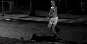 Gif avec les tags : american history x,dents,kick,nazi,noir,trottoir