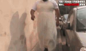 Gif avec les tags : casser la gueule à fith damze,marche,mariage,pota,robe