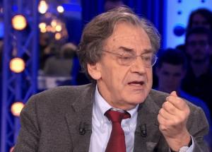 Gif avec les tags : Alain,Finkielkraut,couché,est,finky,on,pas,poing,rage