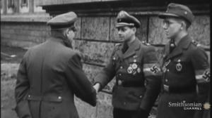 Gif avec les tags : Hitler,manu la tremblotte