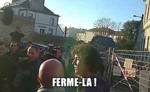 Gif avec les tags : Valls,baston,ferme-la,fight,garde du corps