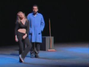 Gif avec les tags : danse,dégage