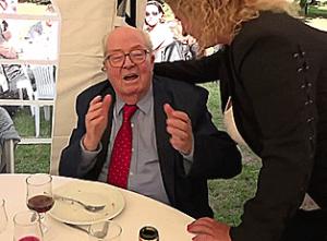 Gif avec les tags : Jean-Marie Le Pen,bisous,embrasser