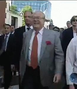 Gif avec les tags : Jean-Marie Le Pen,arriver,bonjour,sourire