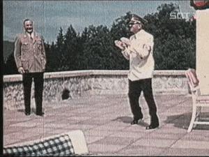 Gif avec les tags : Hitler,danse