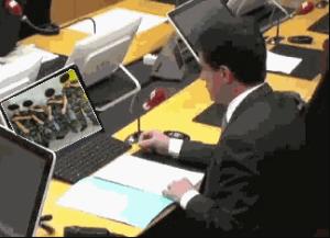 Gif avec les tags : Valls,quenelle