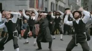 Gif avec les tags : Louis de funès,Rabbi Jacob,danse