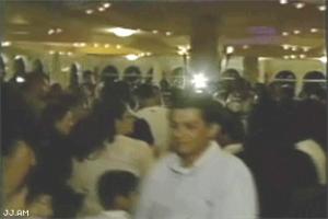 Gif avec les tags : Israël,accident,danse,effondrement,foule,mariage,versailles,écroulement