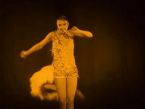 Gif avec les tags : danse,josephine