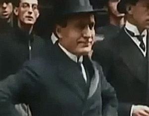 Gif avec les tags : Mussolini,benito,ferme-la