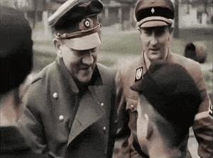 Gif avec les tags : Hitler,ernestor,ferme-la