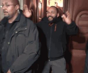 Gif avec les tags : procès,quenelle,tribunal