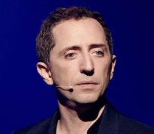 Gif avec les tags : Gad Elmaleh,clin d'oeil